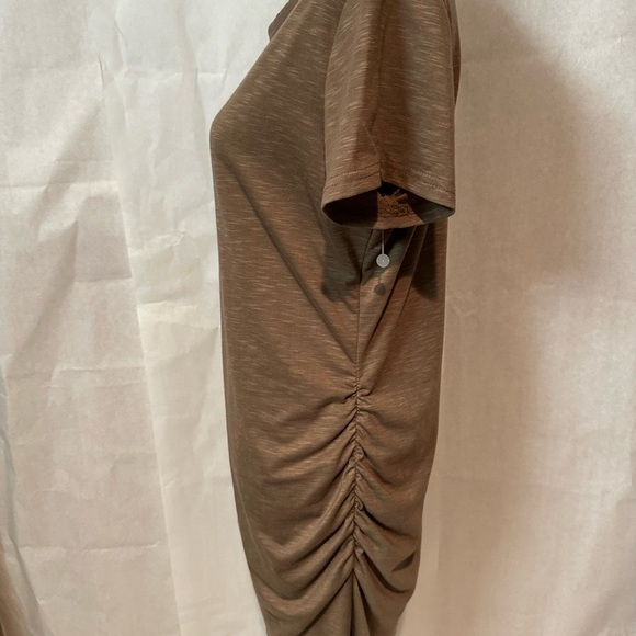 Elegant Brown T-Shirt Dress - Picture 4 of 8
